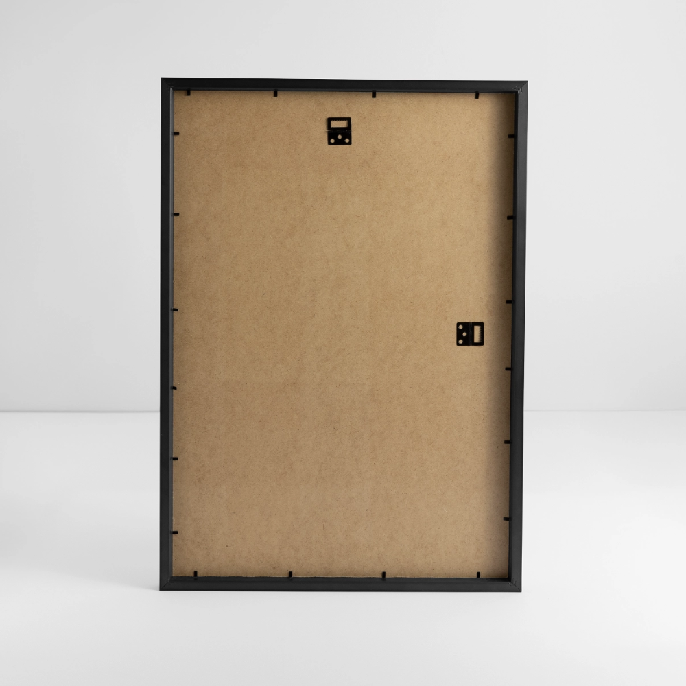 Gerahmtes Poster (49 × 69 cm) - Schwarz